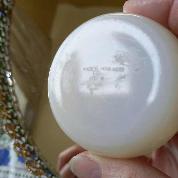 Vintage clamshell trinket box - Picture 6 of 13